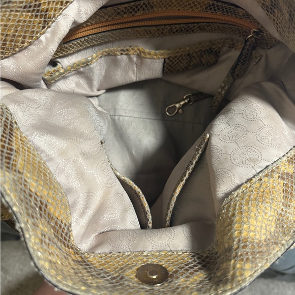 Leather snake skin Michael Kors shoulder bag.Beautiful tan/beige/brown color. - Picture 3 of 4
